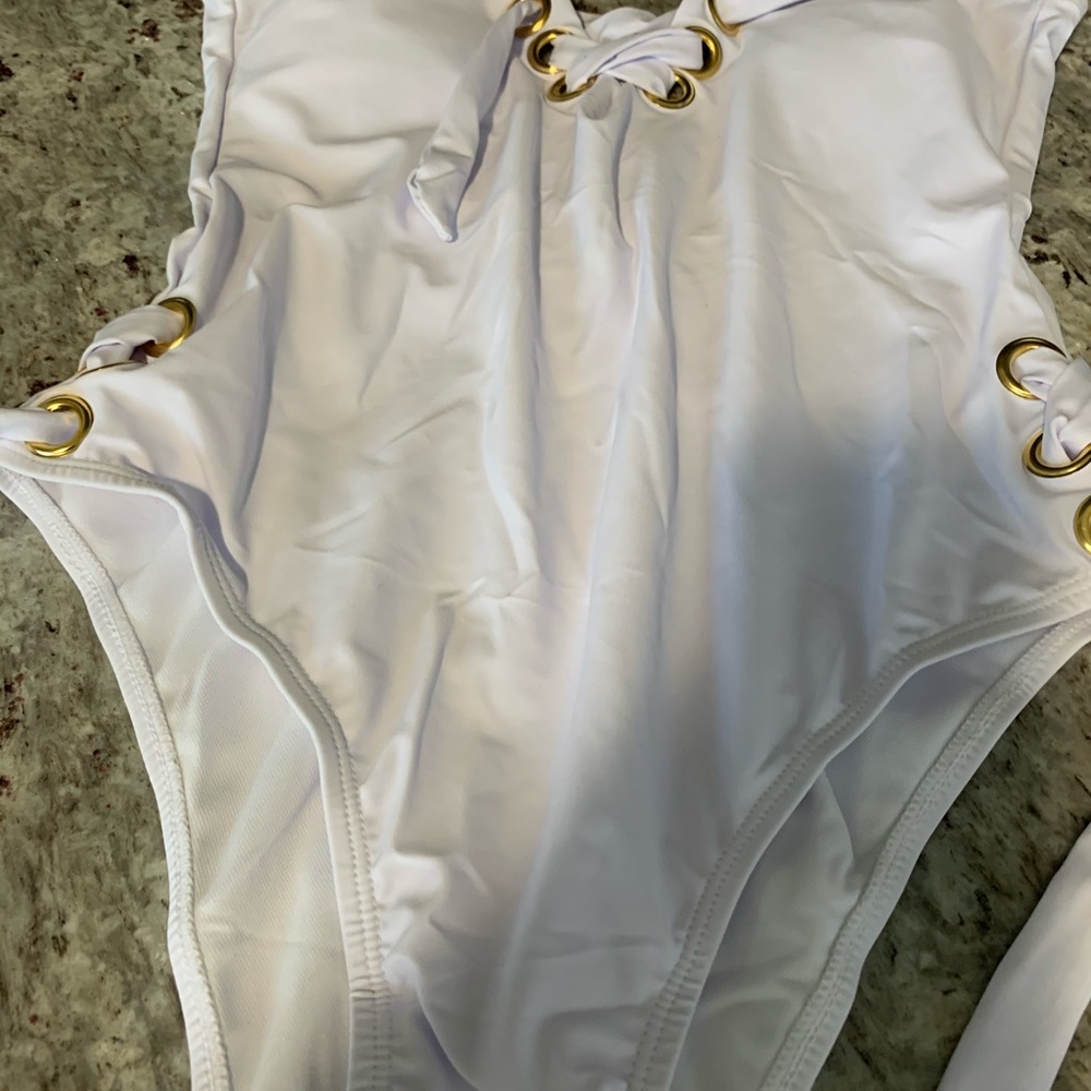 White swimsuit - Picture 6 of 6